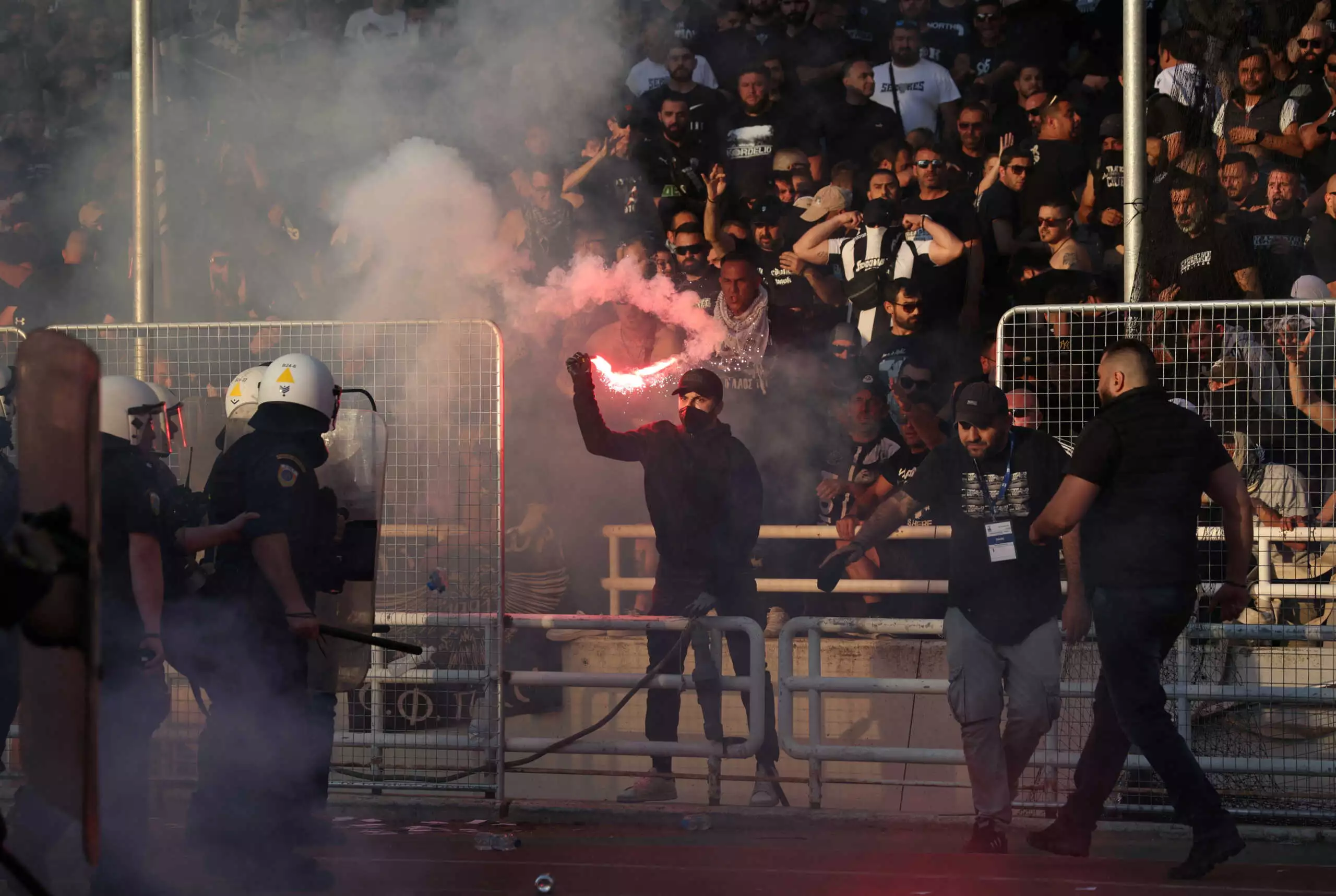 Θεσσαλονίκη: Αθώοι οι 3 οπαδοί του ΠΑΟΚ που συνελήφθησαν με πυρσούς και ρόπαλα