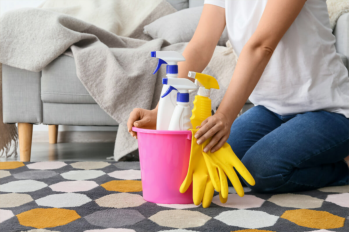 Νέα μελέτη: Τα οικιακά προϊόντα καθαρισμού μπορεί να εκλύουν εκατοντάδες επικίνδυνες χημικές ουσίες