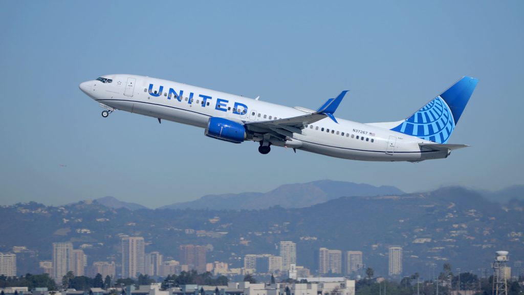 Αεροσκάφος της United Airlines έπεσε 28.000 πόδια μέσα σε 10 λεπτά – Αντιμετώπισε «πρόβλημα συμπίεσης»