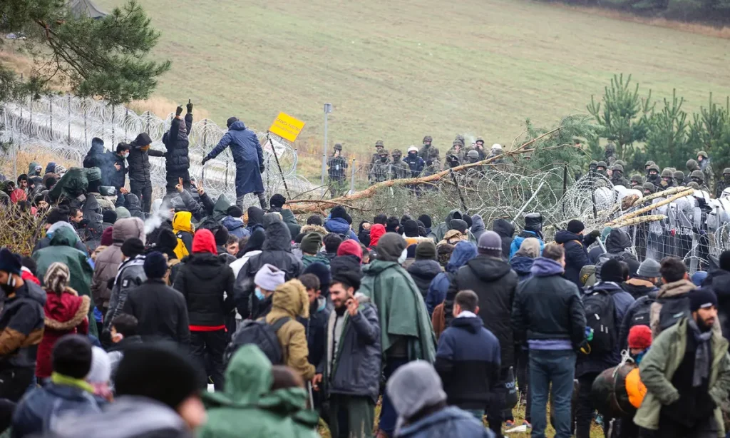 Η κυβέρνηση της Πολωνίας κατηγορείται ότι μοίραζε άδειες παραμονής σε παράνομους μετανάστες