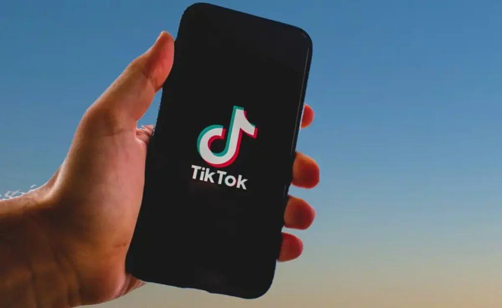 Η ΕΕ επέβαλε πρόστιμο 345 εκατ. ευρώ στο TikTok για παραβίαση προσωπικών δεδομένων – Δεν προστατεύει τους ανήλικους