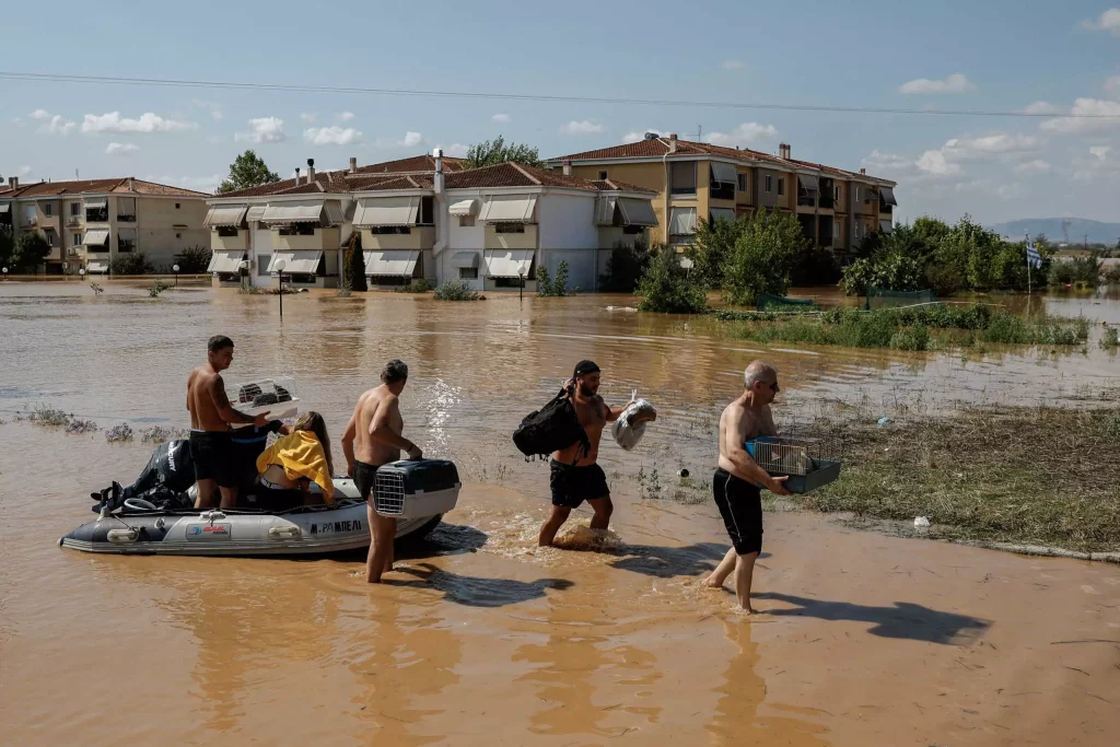 Αγωνία για τη δημόσια υγεία μετά τις πλημμύρες: Αυξάνονται τα κρούσματα γαστρεντερίτιδας και λοιμώξεων αναπνευστικού
