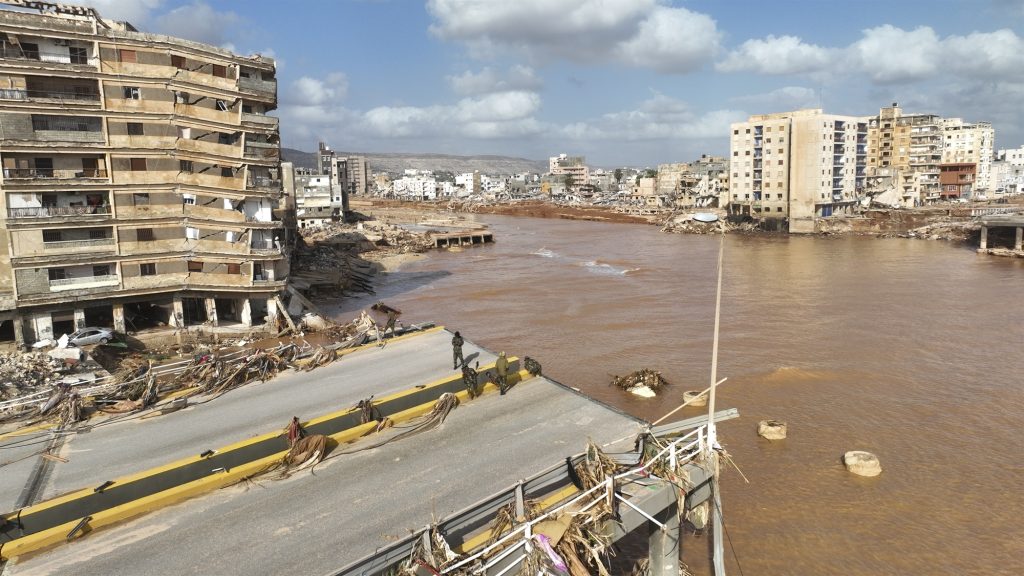 Πλημμύρες στη Λιβύη: Ξεκινάει έρευνα για την κατάρρευση δύο φραγμάτων – «Η πόλη μυρίζει σαν θάνατος»