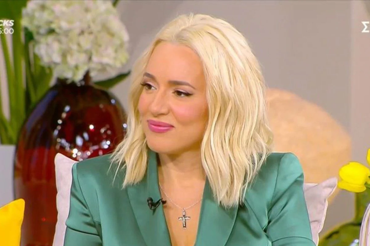 Η «άλλη» πλέον Καλομοίρα επιμένει ότι βάζει μόνο αγγούρια στο πρόσωπο για λάμψη