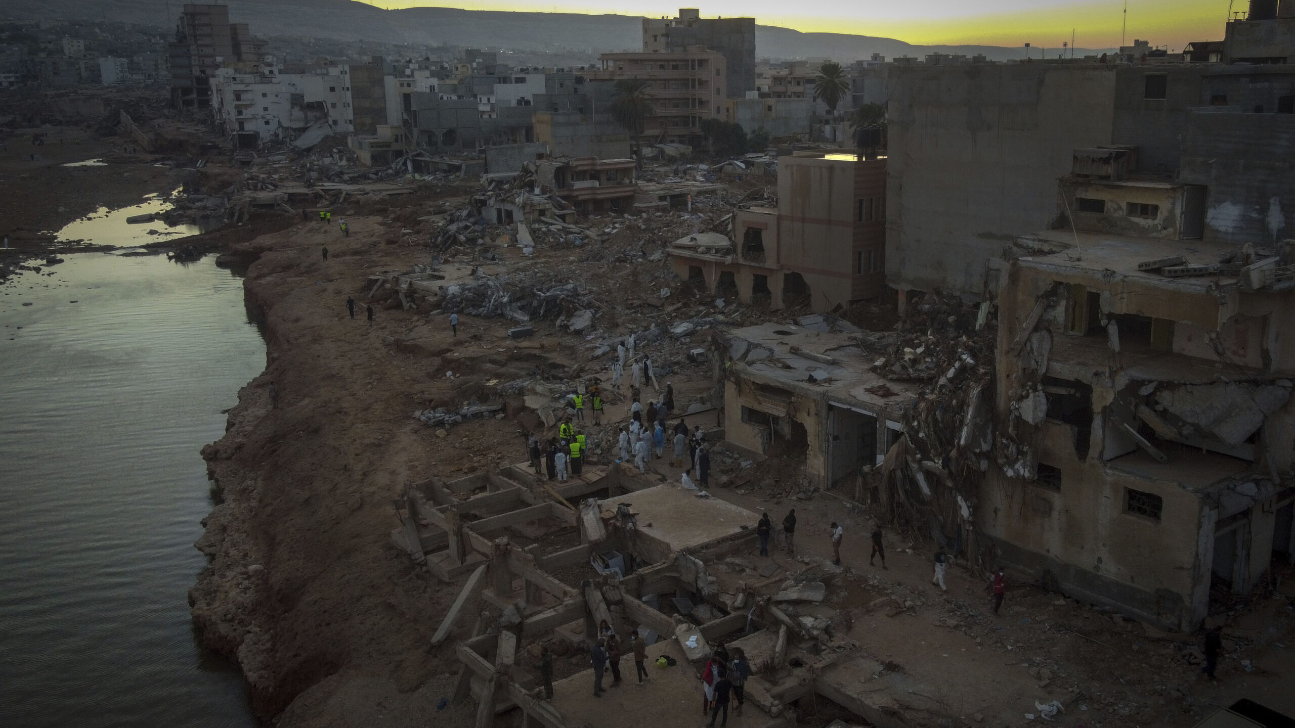 Λιβύη: Εντοπίστηκαν εκατοντάδες πτώματα σε παραλία – «Ήταν πιθανόν γύρω στα 400» (φώτο)