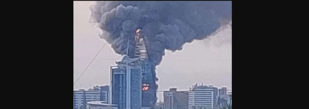 Σουδάν: Φωτιά ξέσπασε σε εμβληματικό ουρανοξύστη του Χαρτούμ (βίντεο)