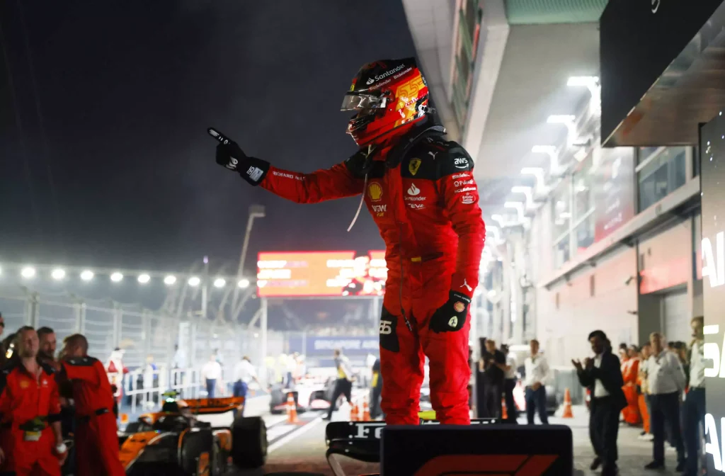Formula 1: Νικητής ο Κ.Σάινθ στη Σιγκαπούρη –  Έβαλε τέλος στο σερί του Μ.Φερστάπεν