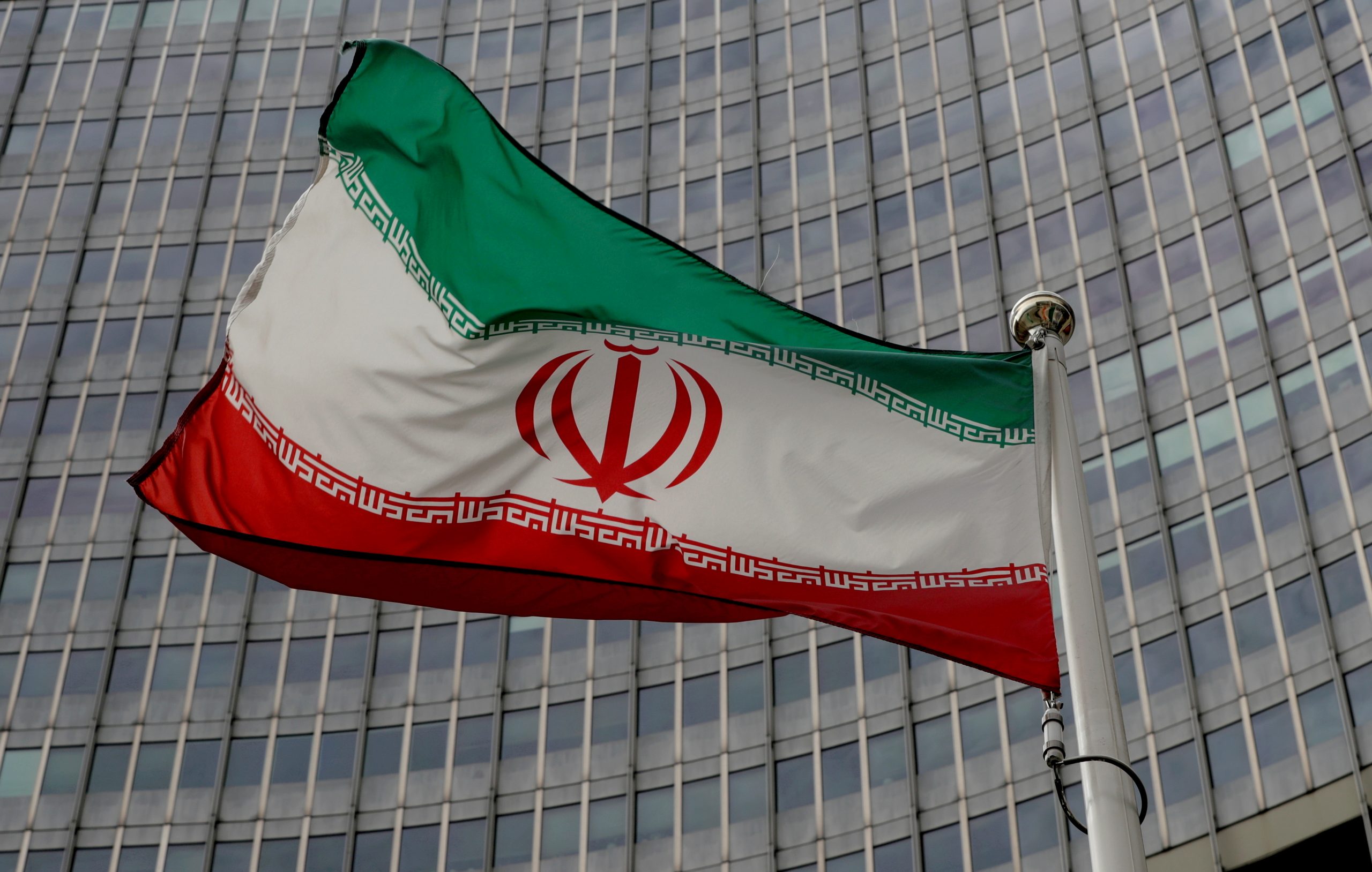 Η ΕΕ καλεί το Ιράν να αναθεωρήσει την απόφαση αφαίρεσης της διαπίστευσης επιθεωρητών της ΙΑΕΑ