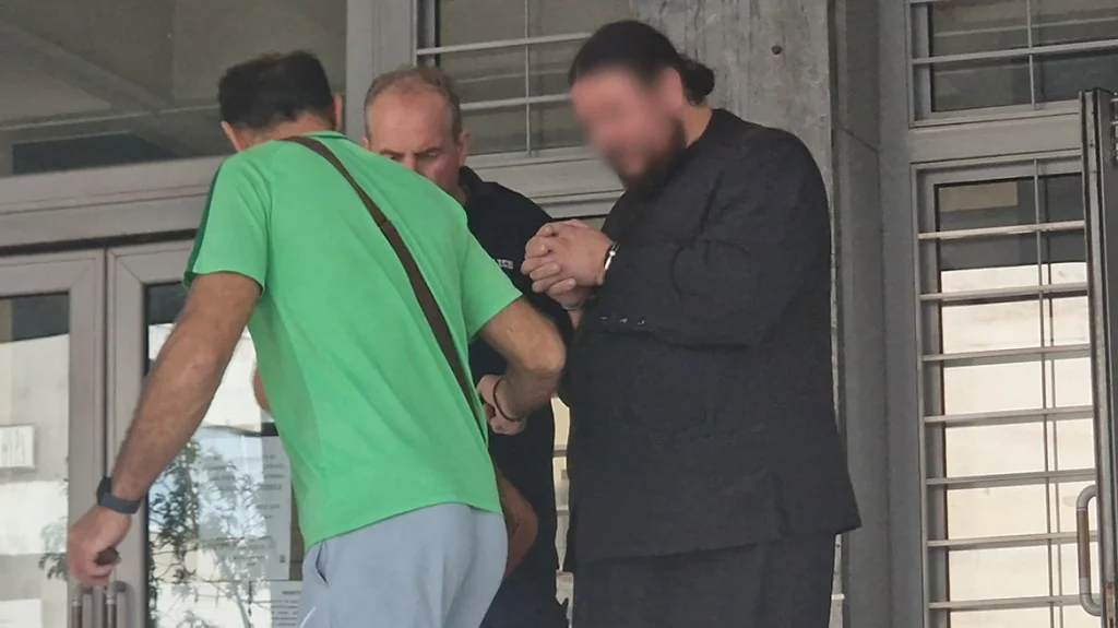 Άγιον Όρος: Παραμένει κρατούμενος ο Ρουμάνος μοναχός που ξυλοφόρτωσε άλλον μοναχό – «Ήπιαμε δύο μπουκάλια κρασί»