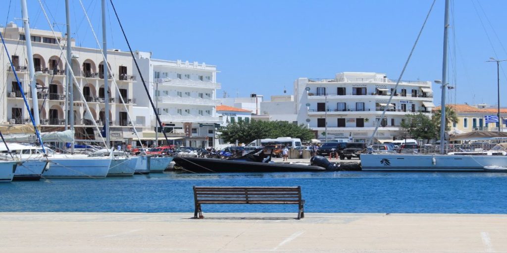 Τήνος: Έπεσε γυναίκα στη θάλασσα κατά την επιβίβαση της στο πλοίο