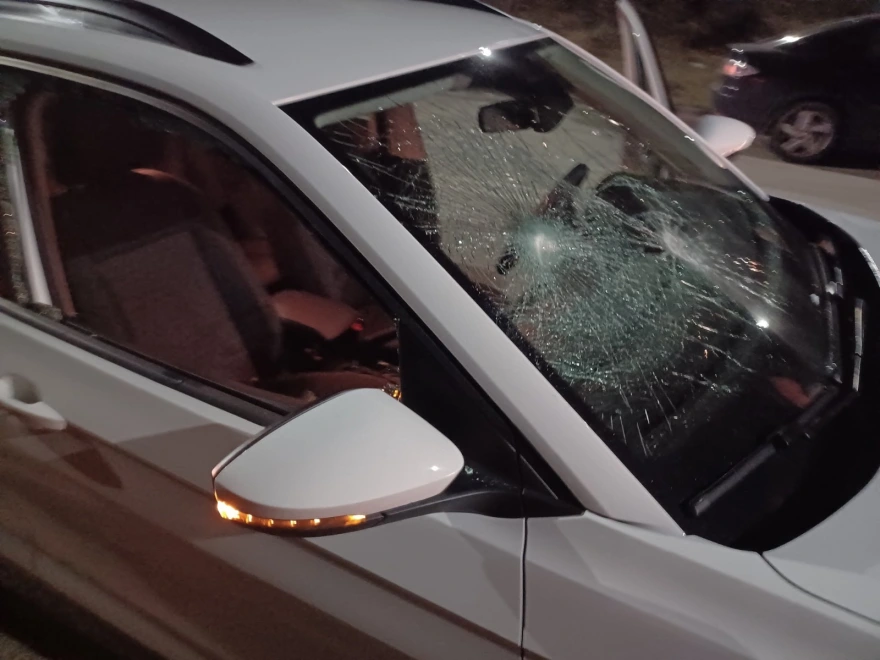 Άγνωστοι έστησαν ενέδρα στον Δήμαρχο Λαμίας και του έσπασαν τα τζάμια στο αυτοκίνητο (φώτο)