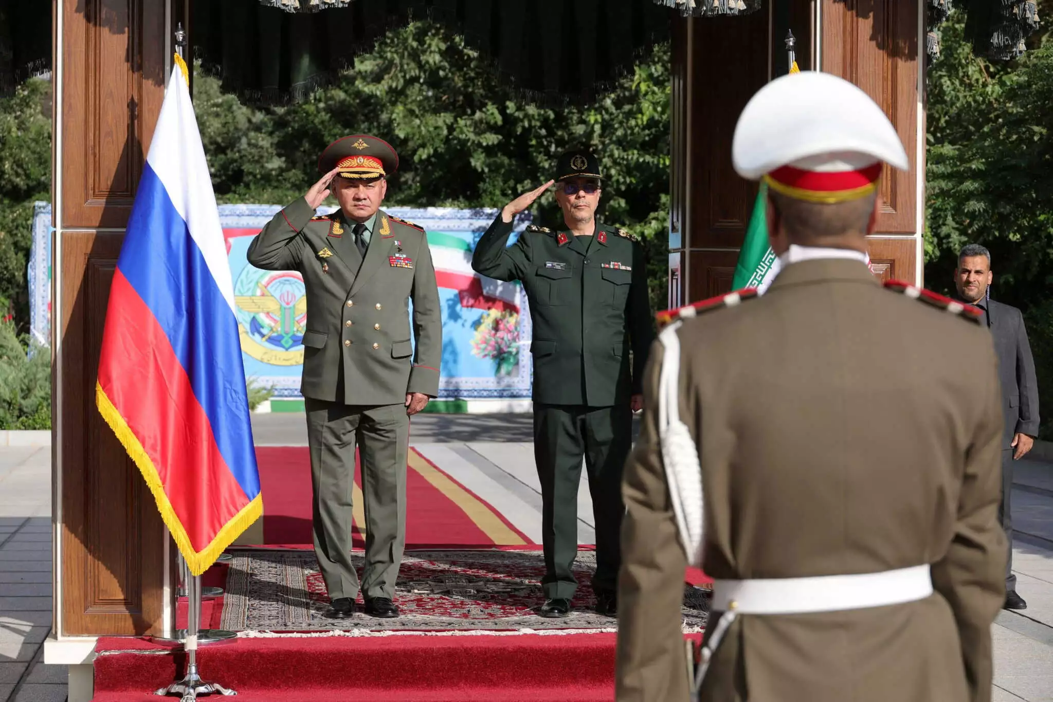 Επίσημη επίσκεψη στο Ιράν πραγματοποιεί ο Ρώσος υπουργός Άμυνας Σεργκέι Σοϊγκού