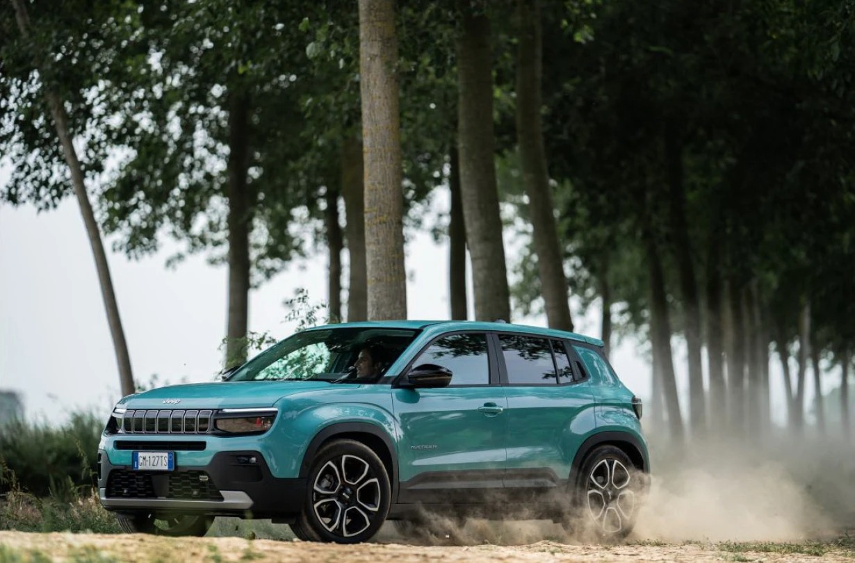 Με τι τιμή ήρθε το βενζινοκίνητο Jeep Avenger στην Ελλάδα;