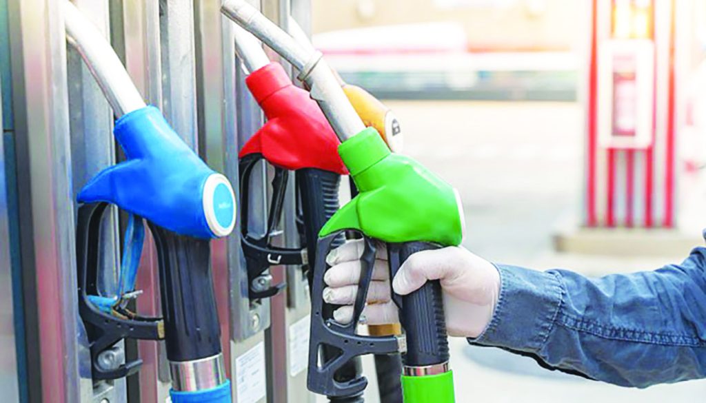 Πάνω από τα 2 ευρώ η τιμή της βενζίνης – Πού οφείλεται η αύξηση