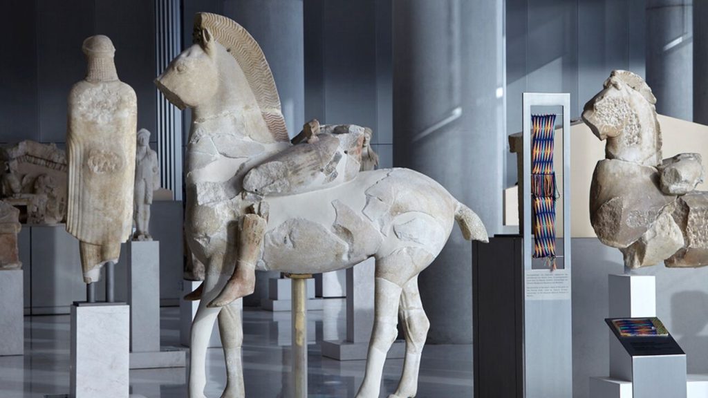 Το γνωρίζατε; – Δείτε για ποιο λόγο τα μουσεία και τα ιστορικά μνημεία απαγορεύουν τις σέλφι και τις φωτογραφίες με φλας