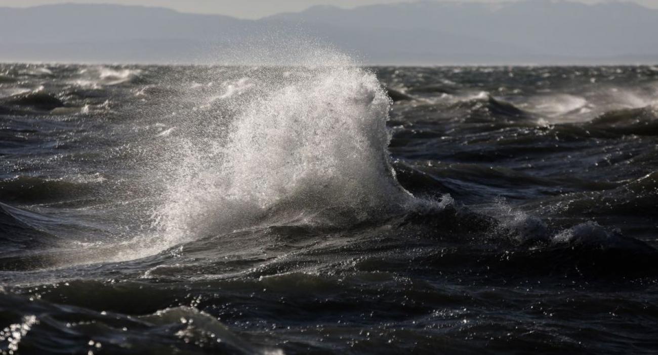 Κύματα 9,5 μέτρων «σάρωσαν» παραλιακές περιοχές της Ν.Αφρικής – 2 νεκροί και 7 τραυματίες (βίντεο)