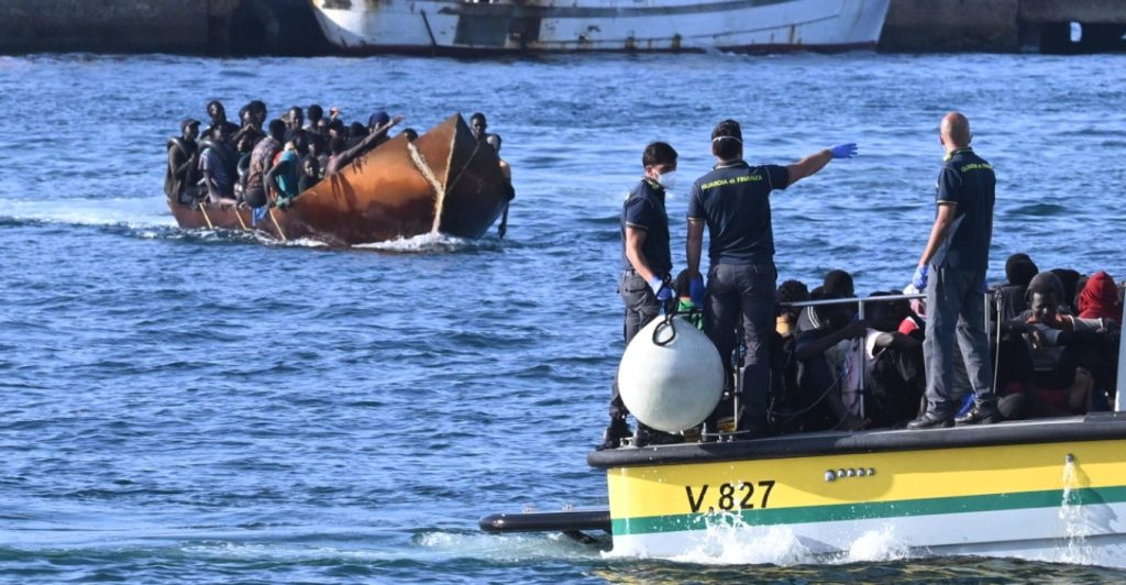 Η Γαλλία «νίπτει τα χέρια της»: «Δεν πρόκειται να δεχθούμε παράνομους μετανάστες από την Ιταλία»