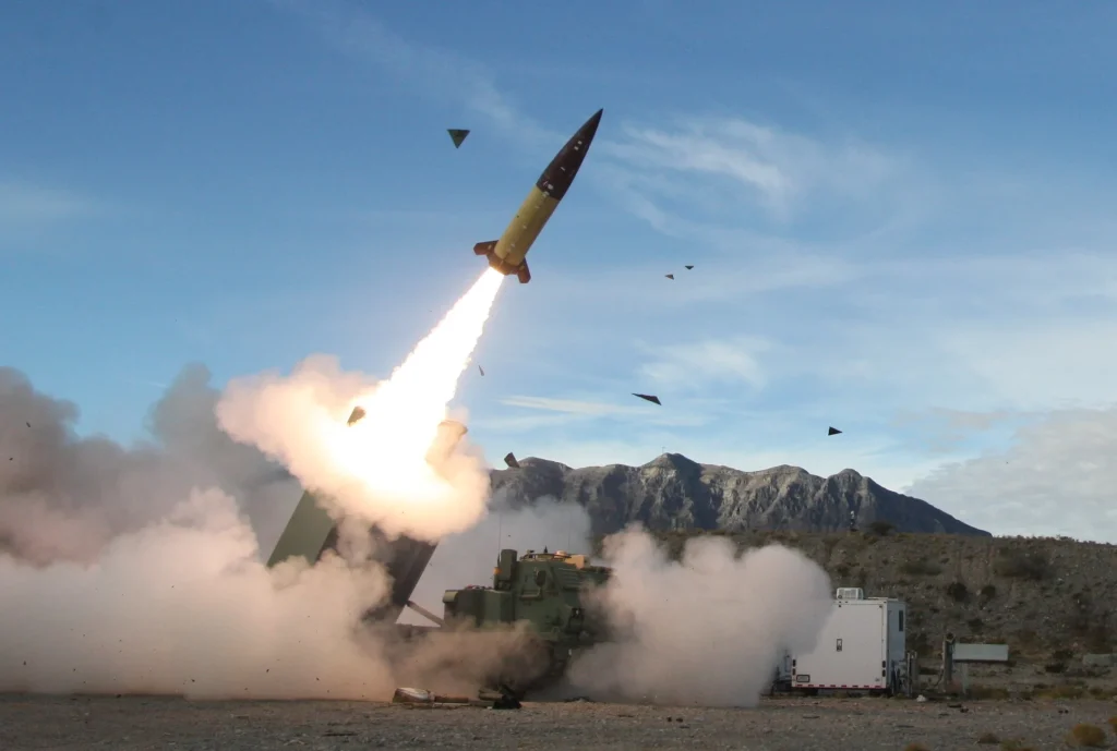 Οι αρχές των ΗΠΑ ενέκριναν τη μεταφορά τακτικών βαλλιστικών πυραύλων ATACMS στην Ουκρανία