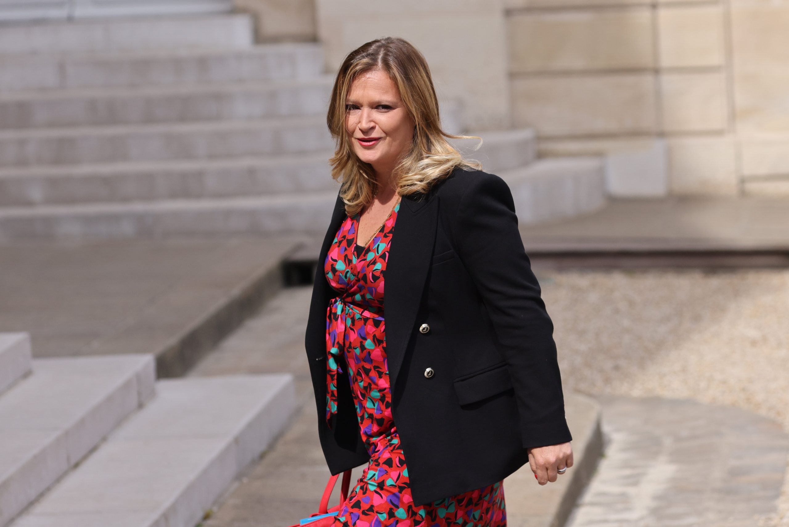 Γαλλίδα υπουργός: «Να μαγειρεύετε σπίτι και να μην αγοράζετε μεταποιημένα προϊόντα για να νικήσετε την ακρίβεια»