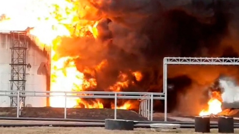 Ρωσία: Φωτιά κοντά σε τερματικό σταθμό πετρελαίου στο παραθαλάσσιο θέρετρο του Σότσι στη Μ.Θάλασσα (βίντεο)
