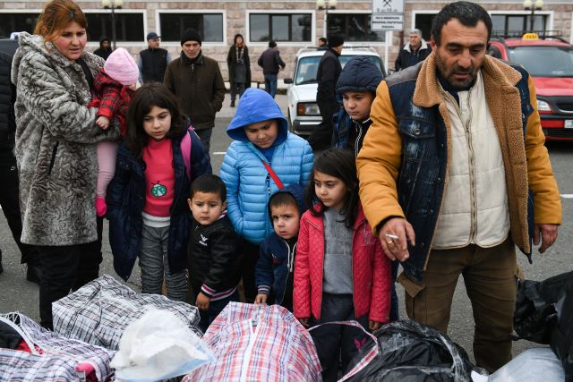 Οι ρωσικές ειρηνευτικές δυνάμεις εκκένωσαν περισσότερους από 2.000 αμάχους στο Καραμπάχ