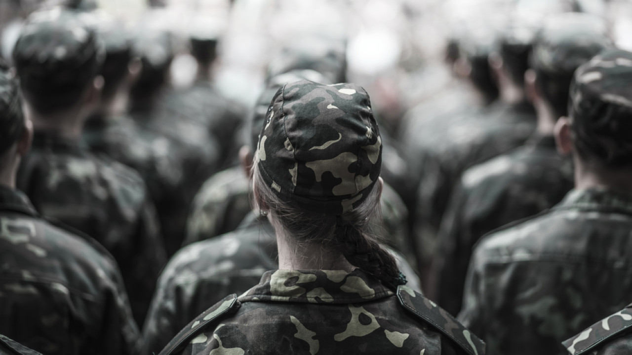 Κωδική ονομασία «Κιλότα Μ-21»: Το υποχρεωτικό εσώρουχο που πρέπει να φοράνε οι γυναίκες στις ΕΔ της Σερβίας