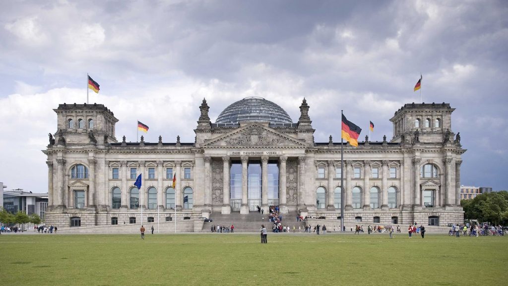 Γκάφα από το επιτελείο των Χριστιανοδημοκρατών: Μπέρδεψαν τη Bundestag με το Προεδρικό Μέγαρο της Γεωργίας (βίντεο)