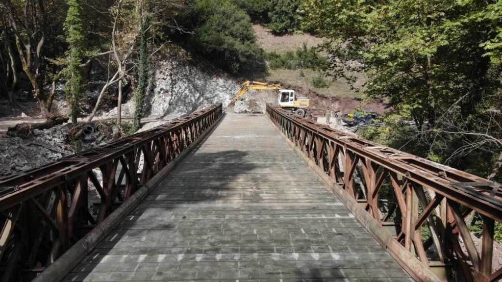 ΓΕΕΘΑ: Ολοκληρώθηκε η τοποθέτηση γέφυρας τύπου Bailey στα Στουρναραίικα Τρικάλων (φώτο)