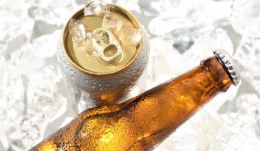 Τελικά καλύτερη η μπύρα σε κουτάκι ή μπουκάλι; – Οι επιστήμονες δίνουν την απάντηση