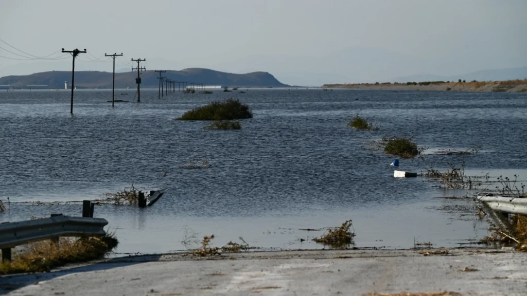Λίμνη Κάρλα: Μετατράπηκε στη μεγαλύτερη της Ελλάδας – Ξεπέρασε σε έκταση την Τριχωνίδα (βίντεο)