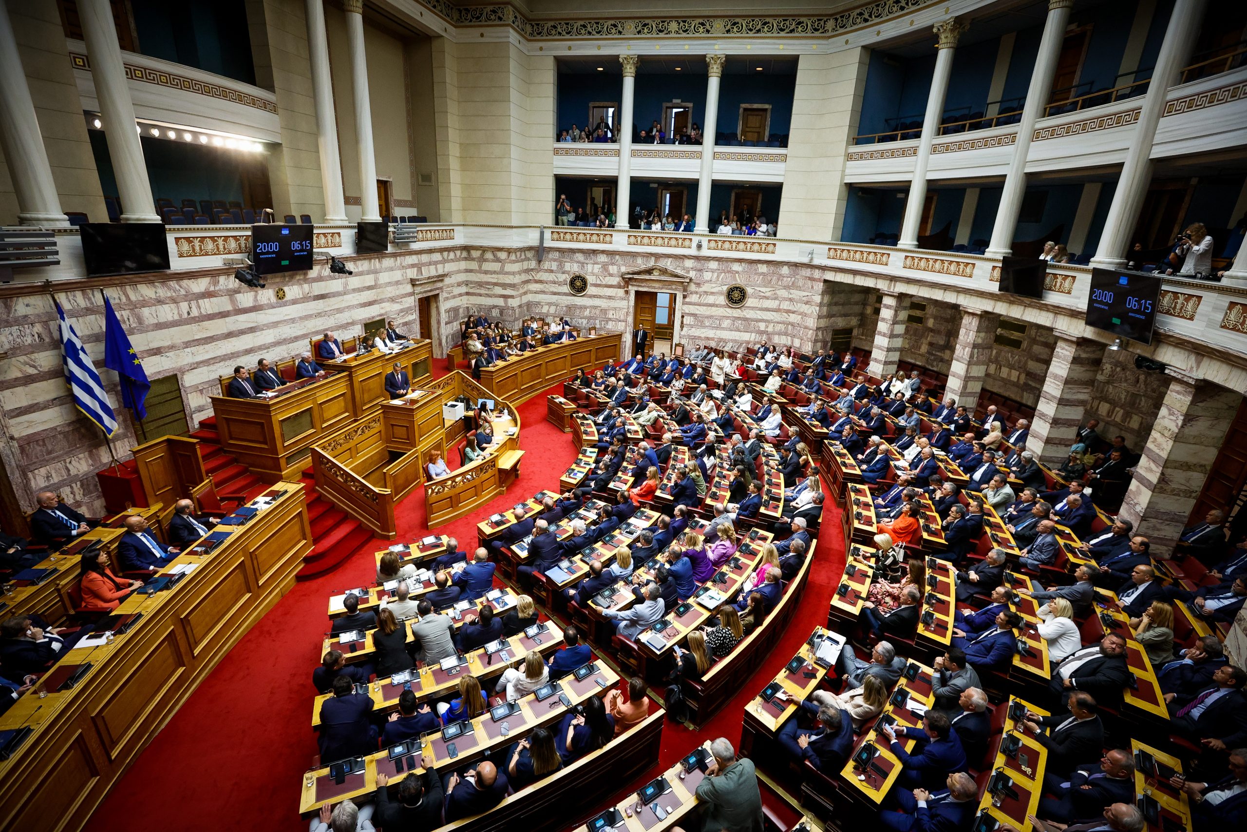 Βουλή: Kατατέθηκε το ασφαλιστικό νομοσχέδιο