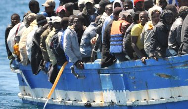 Κυνικός ο Ζ.Μπορέλ: «Το μεταναστευτικό μπορεί να διαλύσει την Ευρώπη αλλά όμως χρειαζόμαστε εργάτες»!
