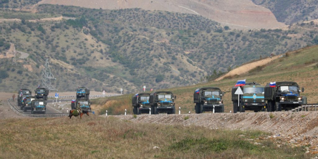 Οι Αρμένιοι του Ναγκόρνο-Καραμπάχ παρέδωσαν τεθωρακισμένα οχήματα, οπλισμό και πυρομαχικά