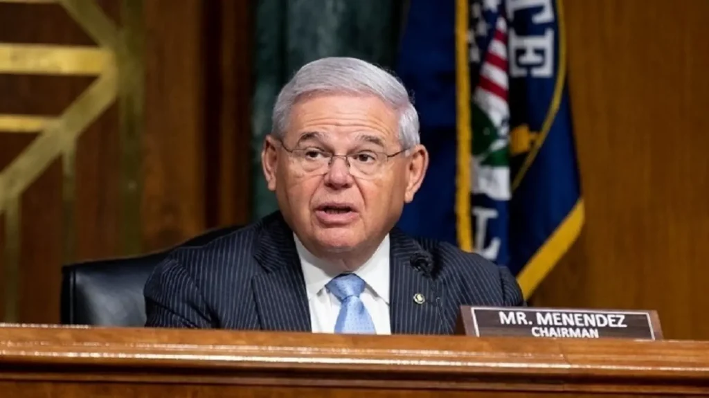 Μ.Μενέντεζ: Αποχωρεί προσωρινά από την προεδρία της Επιτροπής Εξωτερικών Υποθέσεων