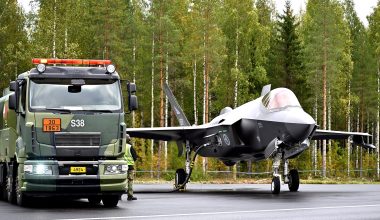 Φινλανδία: Η στιγμή που δύο νορβηγικά F-35 προσγειώνονται σε αυτοκινητόδρομο για να ανεφοδιαστούν