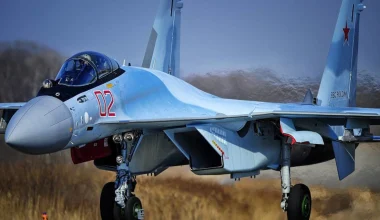 Η υπερευλιξία των Su-35 μέσα από ακροβατικούς ελιγμούς (βίντεο)