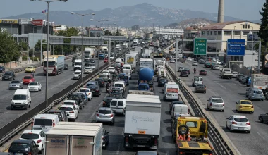 Αυξημένη η κίνηση στους δρόμους της Αθήνας – Ακινητοποιημένο λεωφορείο στην Πανεπιστημίου