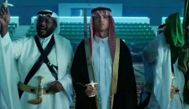 Ο Κ.Ρονάλντο έβαλε κελεμπία – Τον έντυσε Σαουδάραβα η Αλ Νασρ (βίντεο)