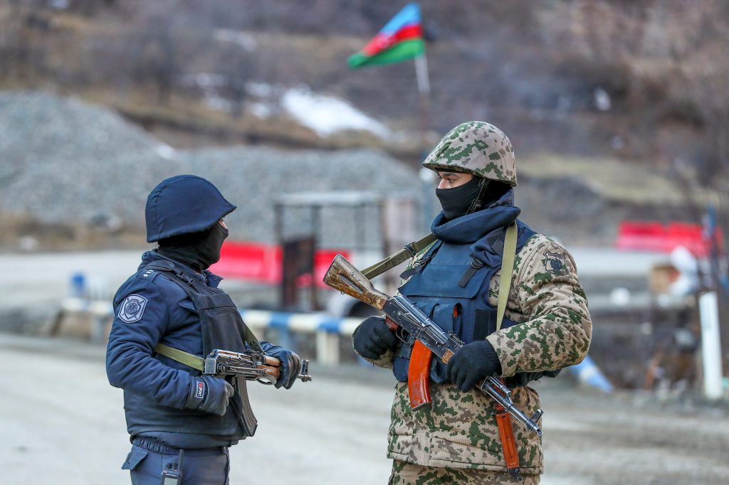 Αζερμπαϊτζάν: «Μαζί με τους Ρώσους προχωράμε στην αποστρατιωτικοποίηση του Ναγκόρνο Καραμπάχ»