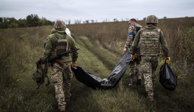 Σκληρό βίντεο: Ουκρανοί στρατιώτες σκοτώνονται από drone στο Μπακχμούτ