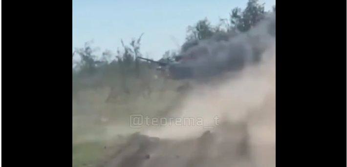 Ουκρανικό άρμα μάχης στις φλόγες στο Ντονιέτσκ (βίντεο)