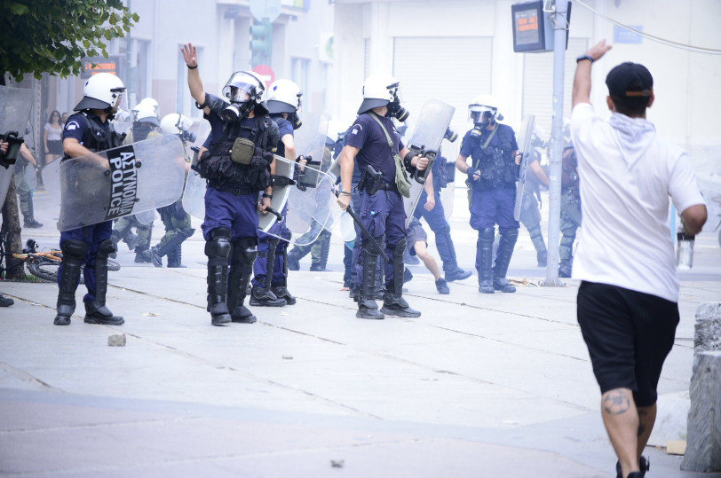 Λάρισα: Επεισόδια στη διαμαρτυρία για τις πλημμύρες – «Ακούστηκαν συνθήματα και τα ΜΑΤ έριξαν χημικά»