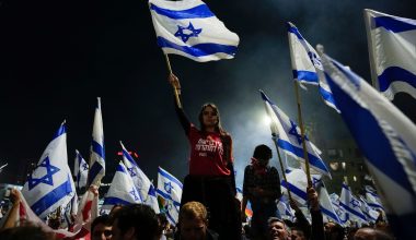 Ισραήλ: Πάνω από 100.000 πολίτες διαδήλωσαν χθες στο Τελ Αβίβ κατά του Μ.Νετανιάχου (φώτο)