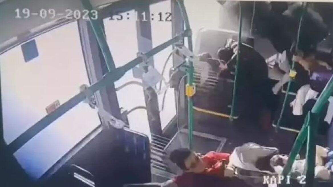 Τροχαίο με λεωφορείο στην Τουρκία: Οι επιβάτες «εκτοξεύτηκαν» στον αέρα – Πέντε τραυματίες (βίντεο)