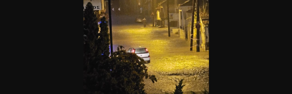 Τρίκαλα: «Ποτάμια» οι δρόμοι μετά από μία ώρα έντονης βροχόπτωσης (φωτο)