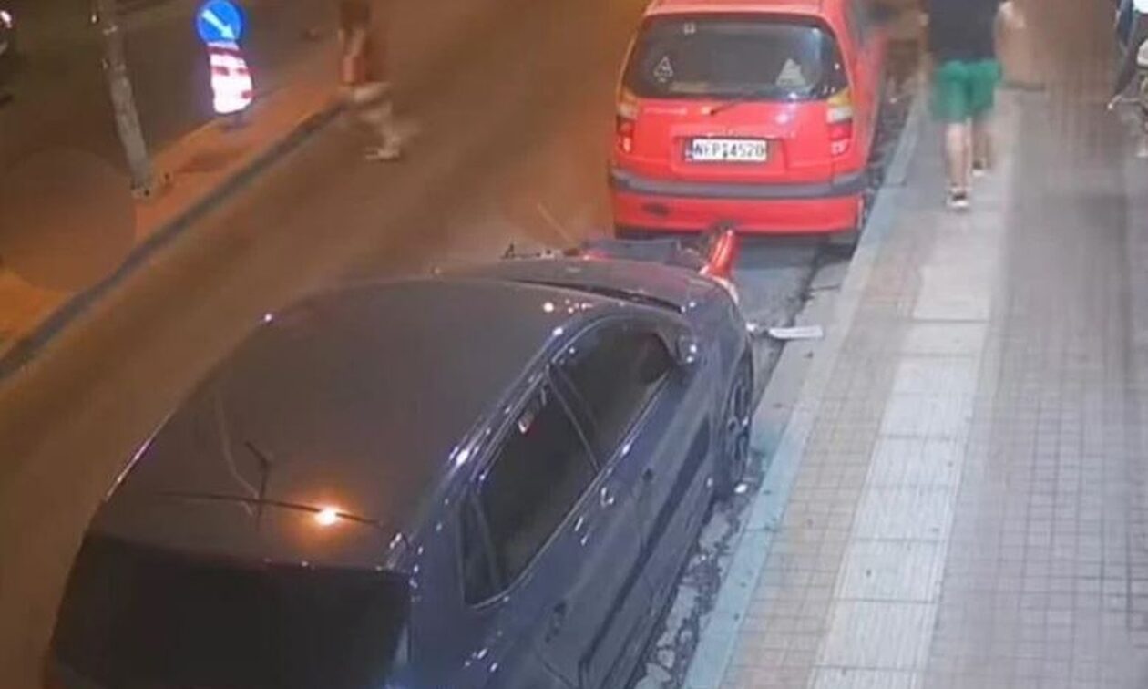Βίντεο ντοκουμέντο: Η στιγμή που αυτοκίνητο χτυπά και εγκαταλείπει οδηγό μοτοσικλέτας στη Θεσσαλονίκη