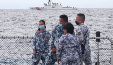 Φιλιππίνες:  Η κινεζική ακτοφυλακή απομάκρυνε πλωτό φράγμα από αμφισβητούμενα αβαθή ύδατα της Νότιας Σινικής Θάλασσας