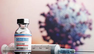 Πρώην αναλυτής της BlackRock: «Αυξάνονται κατακόρυφα οι θάνατοι στα παιδιά μετά τους εμβολιασμούς κατά Covid-19»