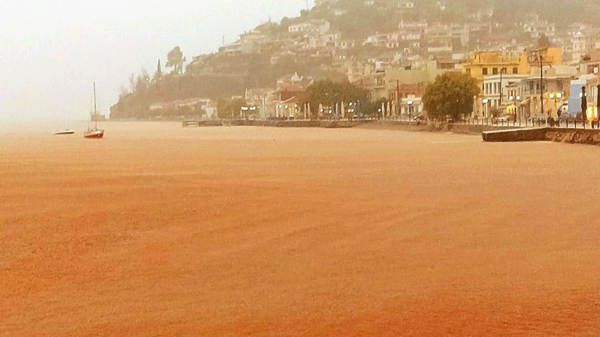 Κακοκαιρία: Η λάσπη έχει φτάσει στη Λίμνη Ευβοίας (φωτο)