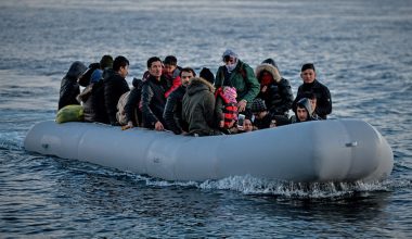 Ακόμη 90 παράνομοι μετανάστες διασώθηκαν από το Λιμενικό – Σε θαλάσσια περιοχή κοντά στο Ταίναρο